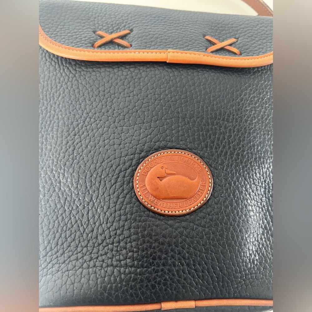Dooney & Bourke 1980's Field Bag Navy Blue & Tan Vintage Pebbled Leather Purse - Picture 8 of 16
